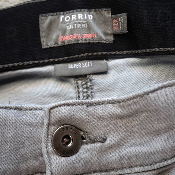 Torrid Bombshell Skinny Womens 22R Grey Super Soft High-Rise Destructed Jeans - Picture 7 of 12